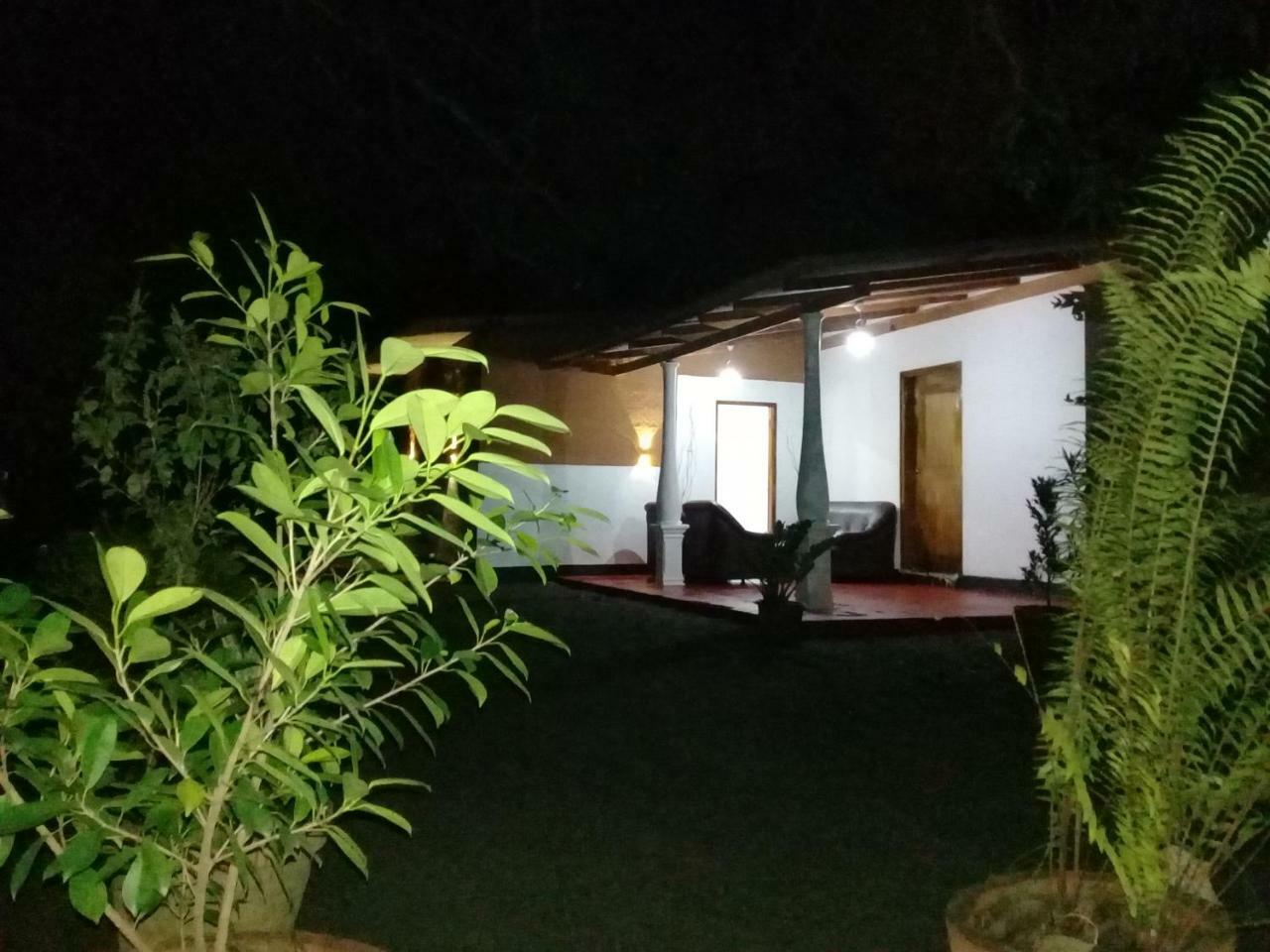 Tusker'S Paradise Safari Villa Удавалаве Экстерьер фото